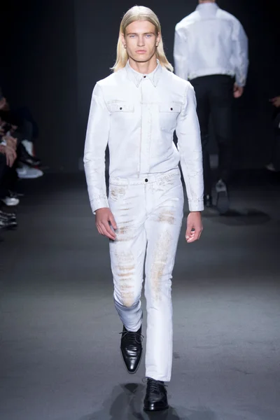 Look 3